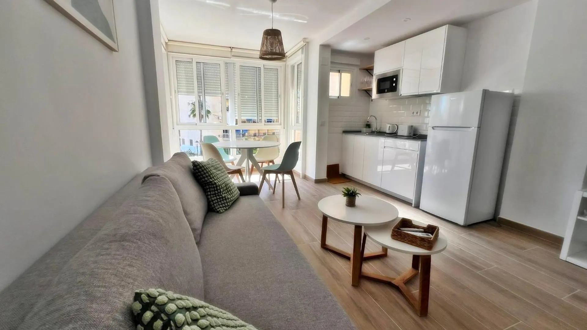 Apartamento Nuevo Y Luminoso Estudio De Playa Con Piscina Fuengirola